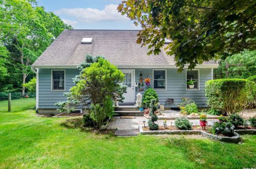 9 Cedar Dr, East Hampton NY  11937-1918 exterior
