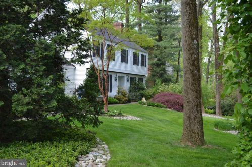 302 Jeffrey Ln, Newtown Square, PA 19073-2507