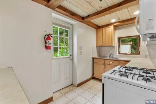 51 Pinecrest Trl, West Milford NJ  07480-1700 exterior