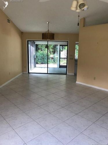 211 Card Ct, Fort Pierce, FL 34953-7559