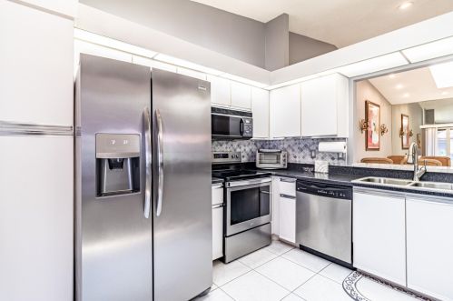6029 Kings Gate Cir, Delray Beach FL  33484-2450 exterior