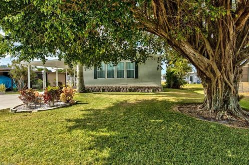 210 Islamorada Ln, Naples, FL 34114-8442