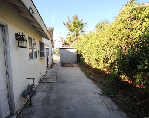 1110 Woodrail Dr, Vista CA  92083-3049 exterior