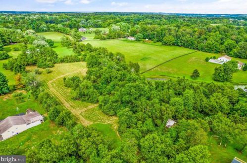 10719 Kettle Run Rd, Nokesville VA  20181-1715 exterior