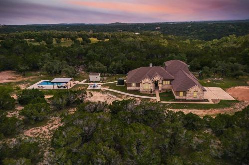 500 Spring Creek Rd, Mount Sharp, TX