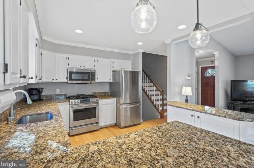 300 E St, Purcellville VA  20132-3317 exterior