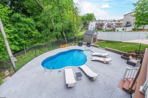 164 Mount Pleasant Ave, West Paterson NJ  07424-2732 exterior