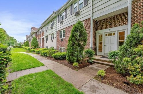 11 Lorraine Ter, Mount Vernon NY  10553-1229 exterior