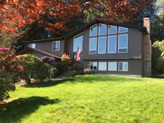 7052 Navajo Trl, Bremerton, WA 98311-9408