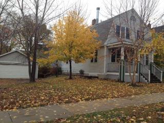 1014 25th St, Minneapolis, MN 55404-3841