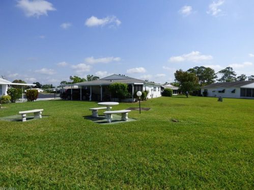 5 Meadow Rue Ct, Lehigh Acres FL  33936-7303 exterior