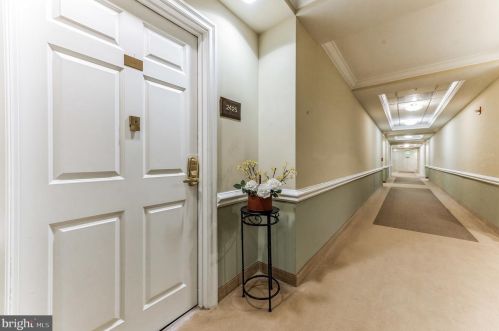2425 Windrow Dr, Princeton, NJ 08540-5018