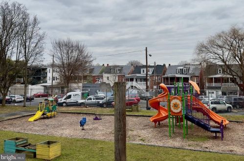 565 Pershing Ave, Lancaster PA  17602-4369 exterior