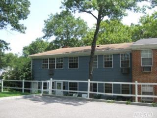 1013 Towne House Vlg, Hauppauge, NY 11749-4816