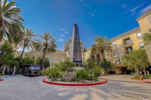 2403 Watermarke Pl, Irvine CA  92612-7690 exterior