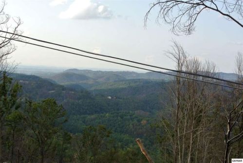 721 Chestnut Dr, Gatlinburg, TN 37738-4453