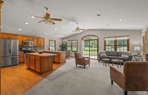 10545 Council Hills Dr, Thiensville, WI 53097-3307