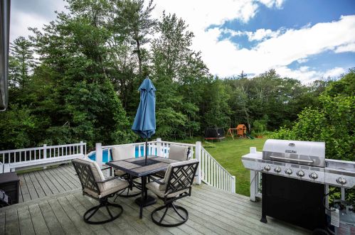 7 Olesen Rd, Derry NH 03038-4847 exterior