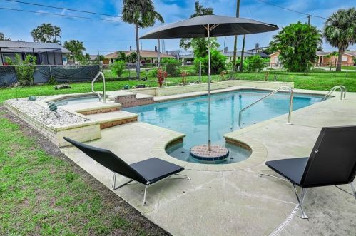 208 43 Ter, Cape Coral FL  33904-8425 exterior