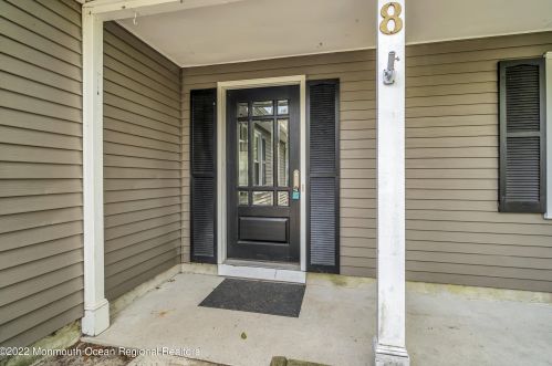 8 Leeds Ct, Bricktown, NJ 08724-4011