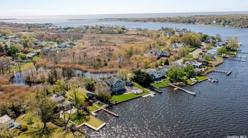 268 Shore Dr, Oakdale NY  11769-2326 exterior