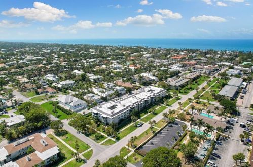 550 12th Ave, Naples, FL 34120-3368