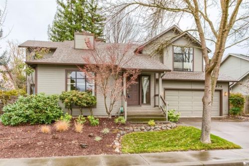 2974 Nova Dr, Ashland, OR 97520-1496