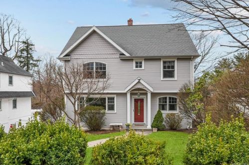 25 Waverly Pl, Valhalla, NY 10595-1705