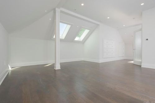 19 Rugby Rd, New Rochelle NY  10804-3924 exterior