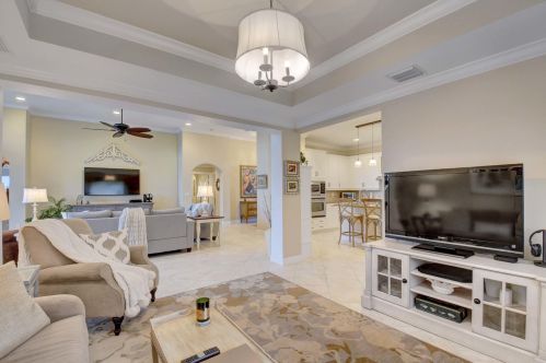 7956 Via Grande, Boynton Beach FL  33437-7520 exterior