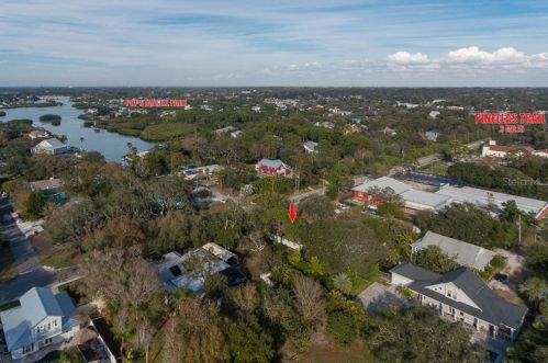 517 Pennsylvania Ave, Palm Harbor, FL 34683-5223