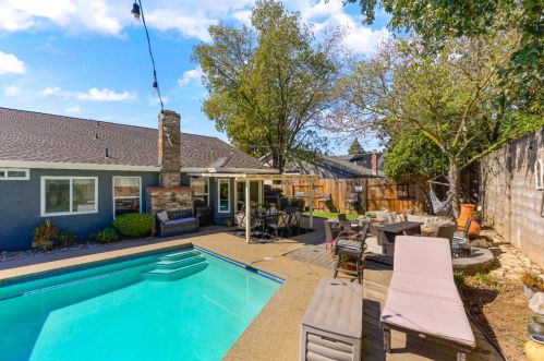 9901 Falcon Meadow Dr, Elk Grove CA 95624-2761 exterior