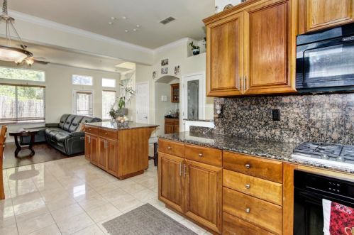 8675 Tennis Club Ct, Elk Grove CA  95624-3291 exterior