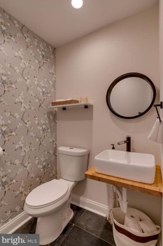 721 Orange St, Lancaster PA  17602-3118 exterior