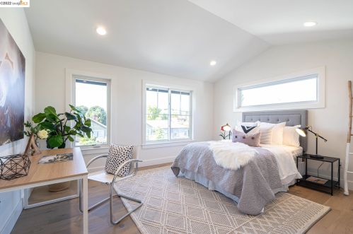 1049 61 St, Oakland CA 94608-2355 exterior