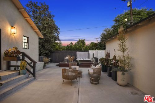 12202 Hartsook St, North Hollywood CA  91601-3961 exterior