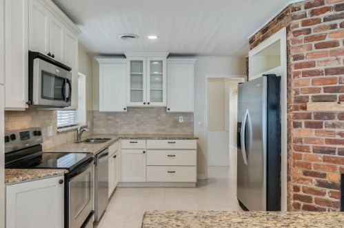 1200 Oxford Rd, Maitland FL  32751-3521 exterior