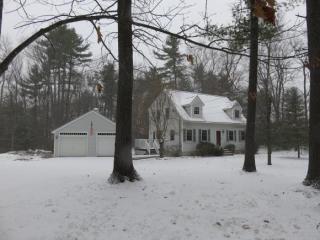 141 Little Mill Rd, Sandown, NH 03873-2533