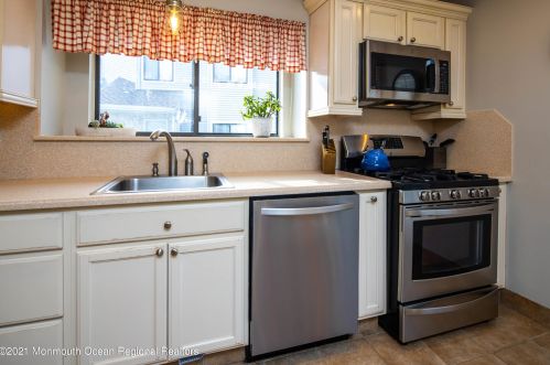 20 Pennybrook Ln, Middletown NJ  07748-3530 exterior