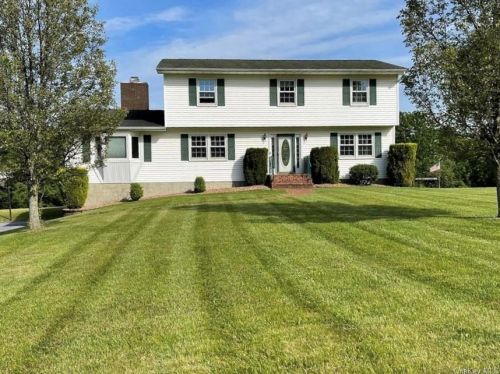 5 Four Winds Dr, Poughkeepsie, NY 12603-4309