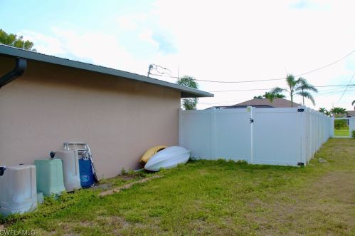 3752 2nd Ave, Cape Coral FL  33904-4807 exterior