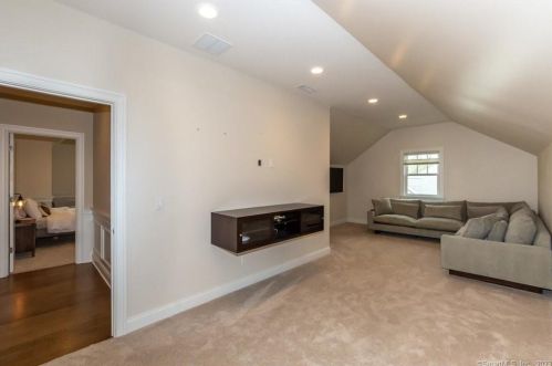 18 Heron Pond Rd, Essex CT  06426-1466 exterior