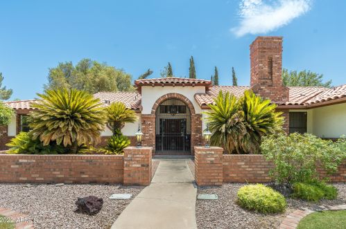 3143 Fox St, Mesa, AZ 85213-5417