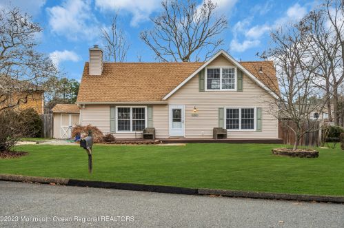 2237 Emerald Park Dr, Lacey NJ  08731-3716 exterior