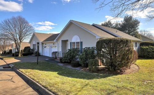18 Cider Mill Ln, Bridgeport, CT 06611-2470
