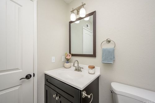 11104 Carmenita Rd, Whittier CA 90605-4130 exterior