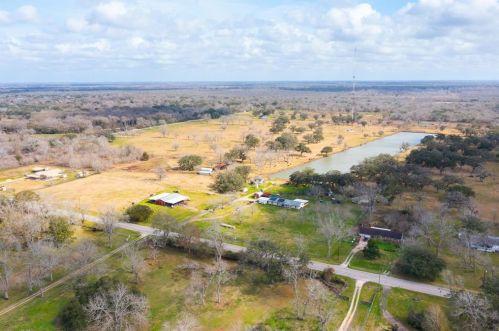 901 Fm 522 Rd, West Columbia, TX 77486-9496