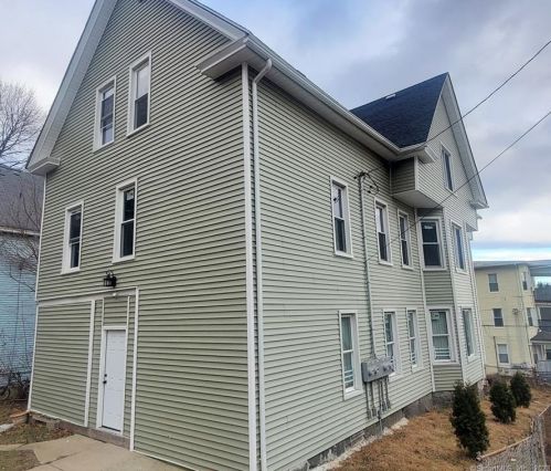 105 Easton Ave, Waterbury CT  06704-3032 exterior