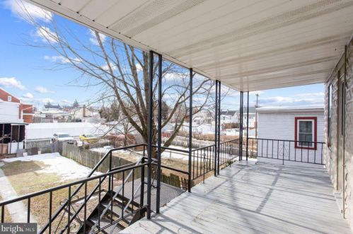 28 Middle St, Hanover PA 17331-2031 exterior