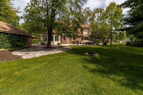 225 Ellendale Pkwy, Crown Point IN  46307-4341 exterior